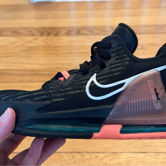 Nike Lebron Witness VI, kids size 5.5. Very good condition. - Picture 5 of 9